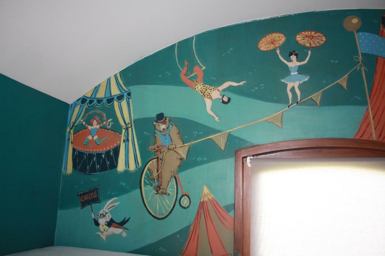 La Roulotte Circus Des Grillots Hotel Beaulon Buitenkant foto